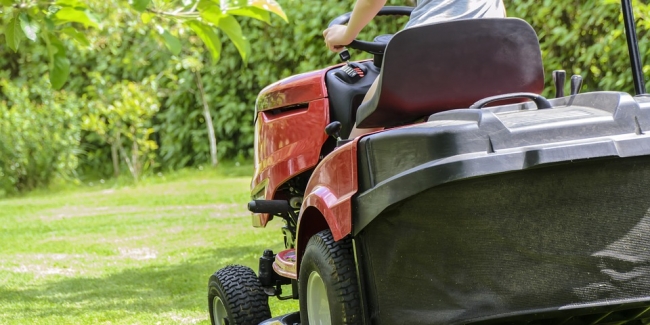 Crédit conso pour acheter un tracteur tondeuse : où emprunter ?