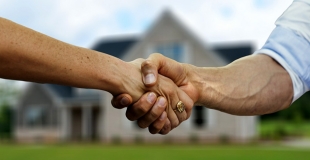 Passer par un courtier immobilier : avantages, inconvénients ?