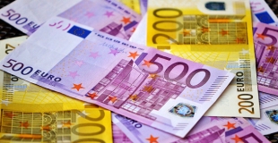 Rachat de crédit de 50 000 € : comparateur, conseils et solutions